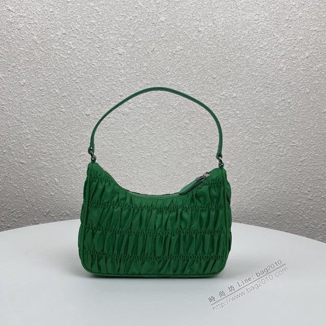 prada女包 普拉達2020專櫃最新款 1NE204 Prada nylon 皺褶Hobo手拎包 Prada復古風腋下包  pyd2300